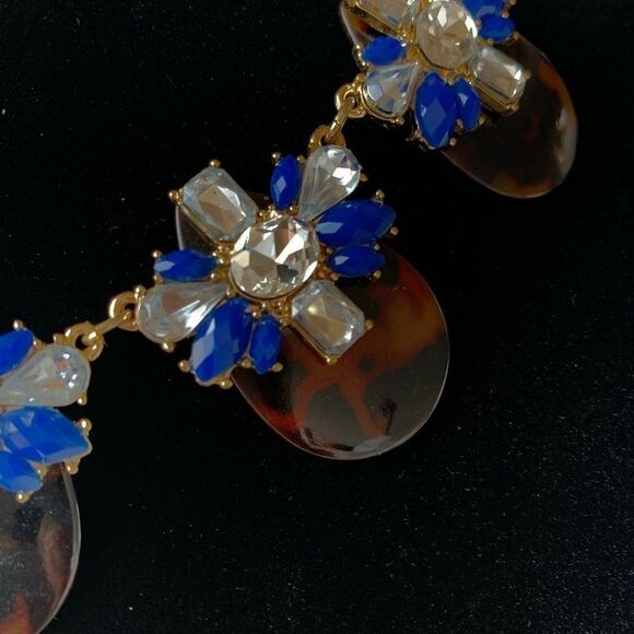 Faux tortoise blue crystal runway worthy necklace - Picture 4 of 6